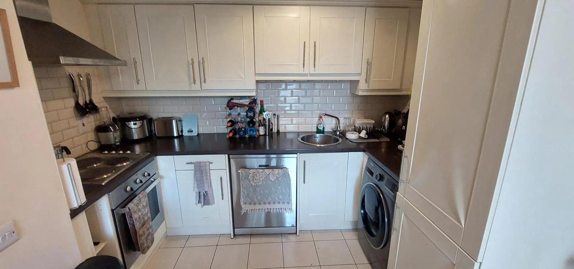 Spacious Riverside 1Bd In Bustling Village 都柏林